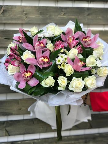 Букет цветов из: Розы и Хризантемы в Октябрьске Самарская область