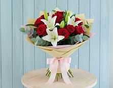 Букет цветов из:  Лилии и Розы в Октябрьске Самарская область