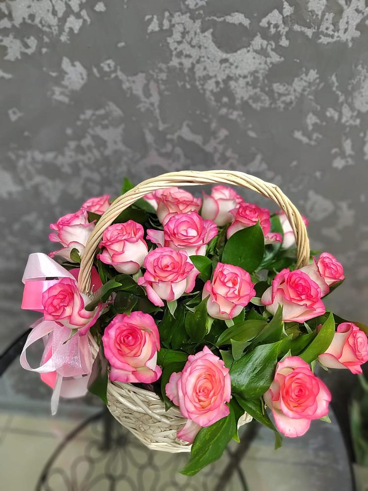 Цветочная композиция из Розы в корзине в Октябрьске Самарская область