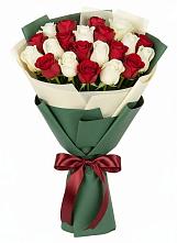 Букет Микс из красных и белых роз в Октябрьске Самарская область