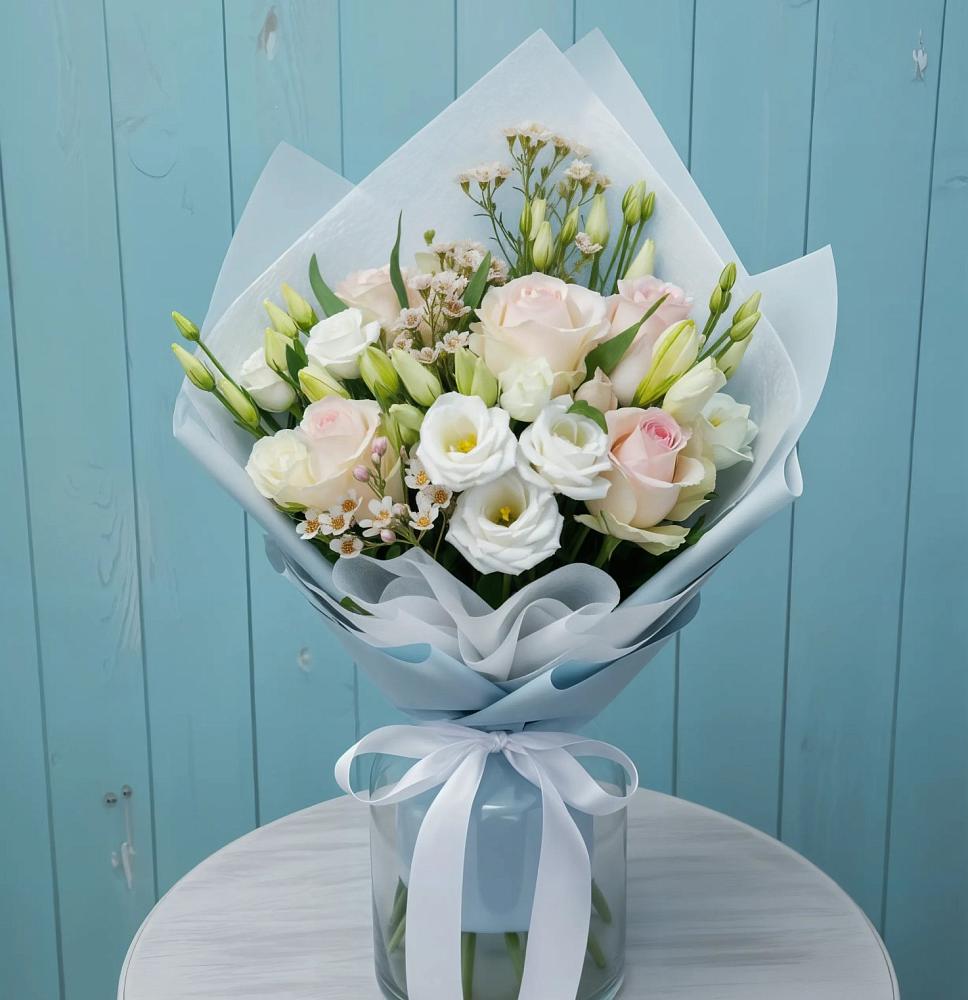 Букет цветов из: Розы и Лизиантусы в Октябрьске Самарская область