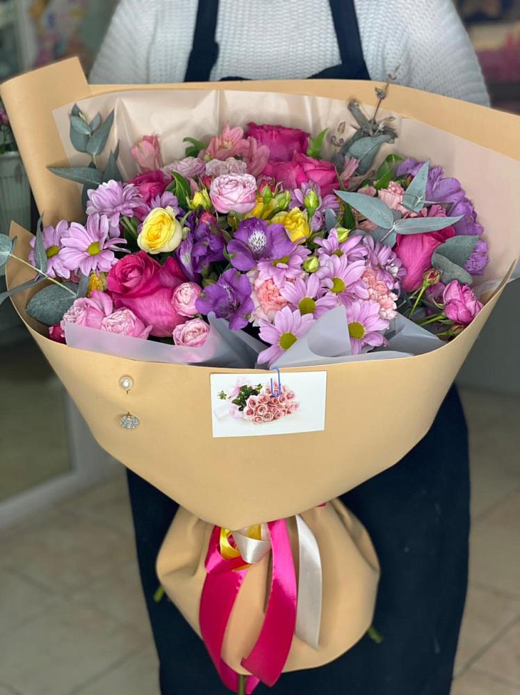 Букет цветов из: Хризантемы, Гвоздики и Альстромерии в Октябрьске Самарская область