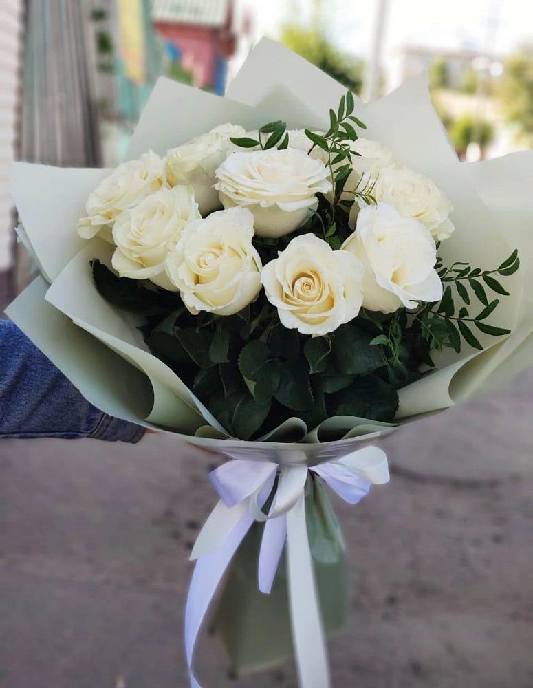 Букет Белые розы Проуд в Октябрьске Самарская область