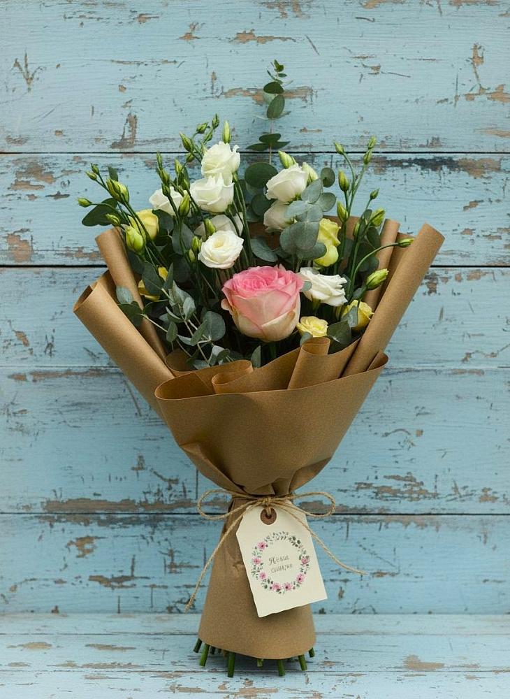 Букет цветов из: Розы и Лизиантусы в Октябрьске Самарская область