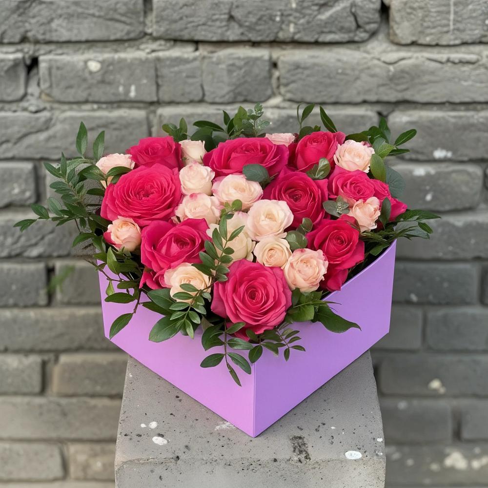 Цветочная композиция из Розы в коробке в Октябрьске Самарская область