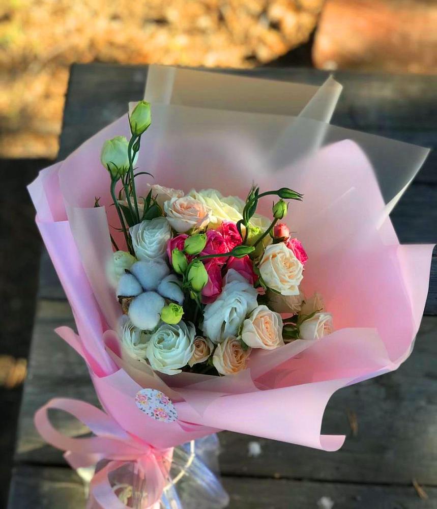 Букет цветов из: Розы и Лизиантусы в Октябрьске Самарская область