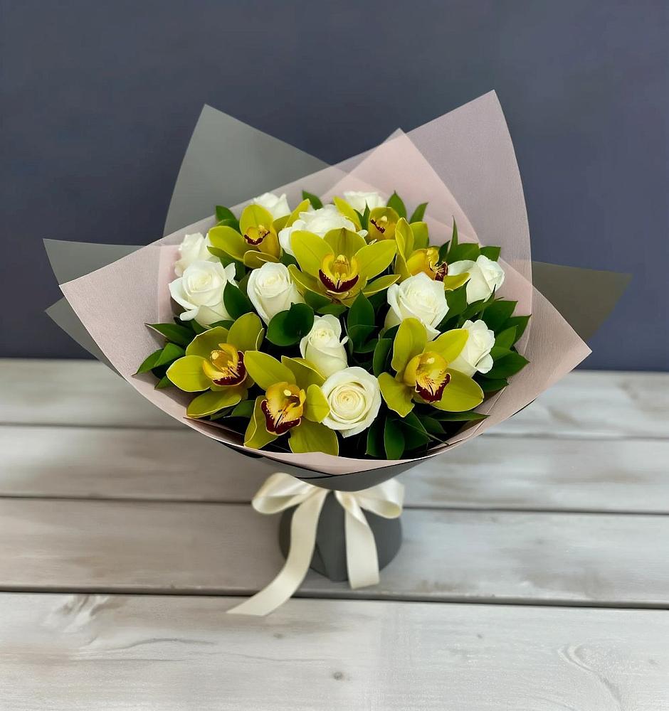 Букет цветов из: Орхидеи и Розы в Октябрьске Самарская область