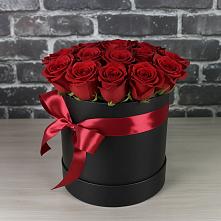 Цветочная композиция из Розы в шляпной коробке в Октябрьске Самарская область