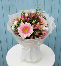 Букет цветов из:  Герберы, Альстромерии и Лизиантусы в Октябрьске Самарская область