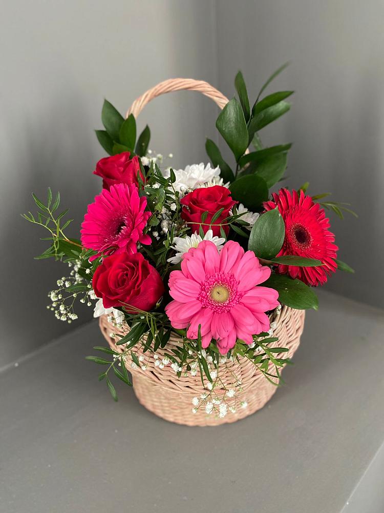Цветочная композиция из Розы, Хризантемы и Герберы в корзине в Октябрьске Самарская область