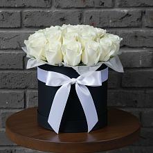 Цветочная композиция из Розы в шляпной коробке в Октябрьске Самарская область