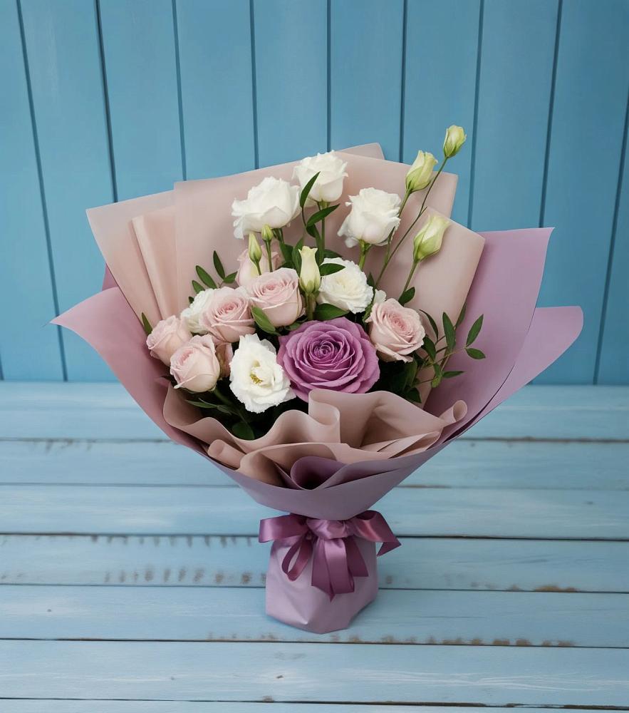 Букет цветов из: Розы и Лизиантусы в Октябрьске Самарская область